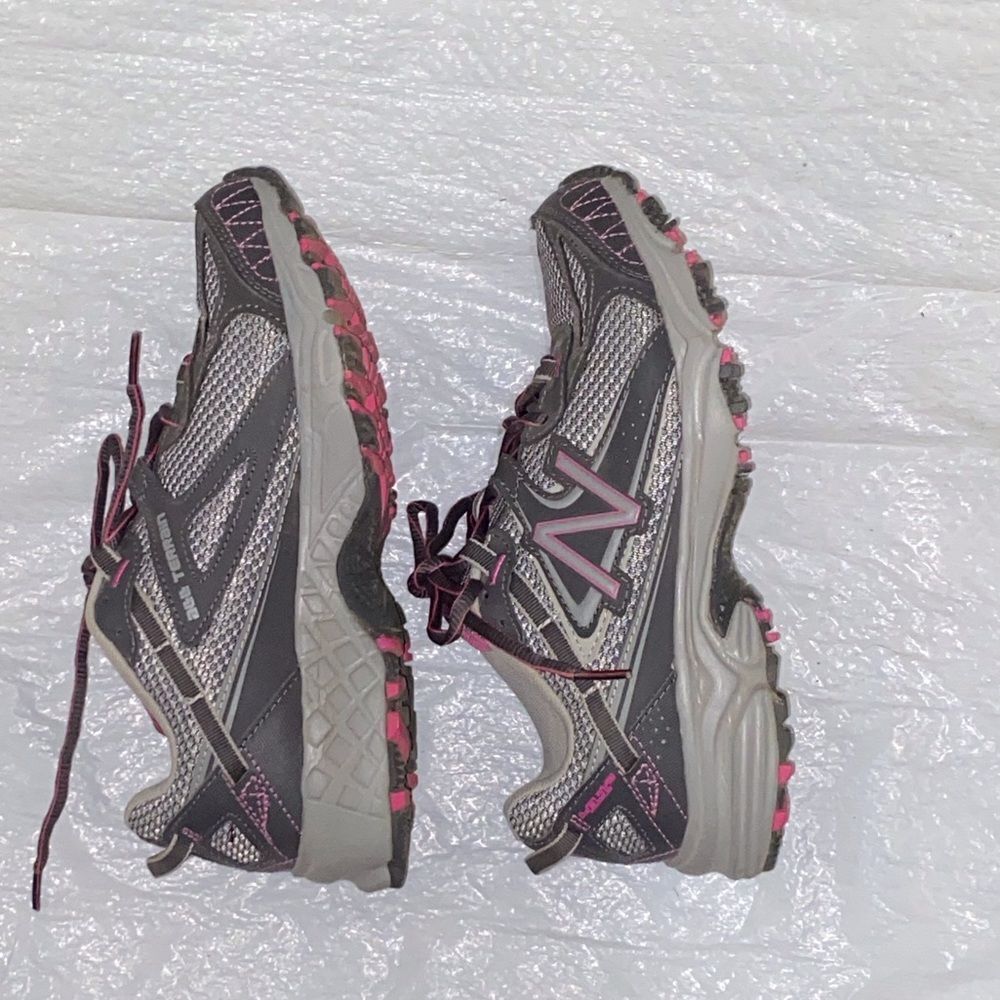 New Balance AII Terrain 411 V2 Gray and Pink Hiking Trail Shoes Sz, 6.5 Unisex - Picture 8 of 11